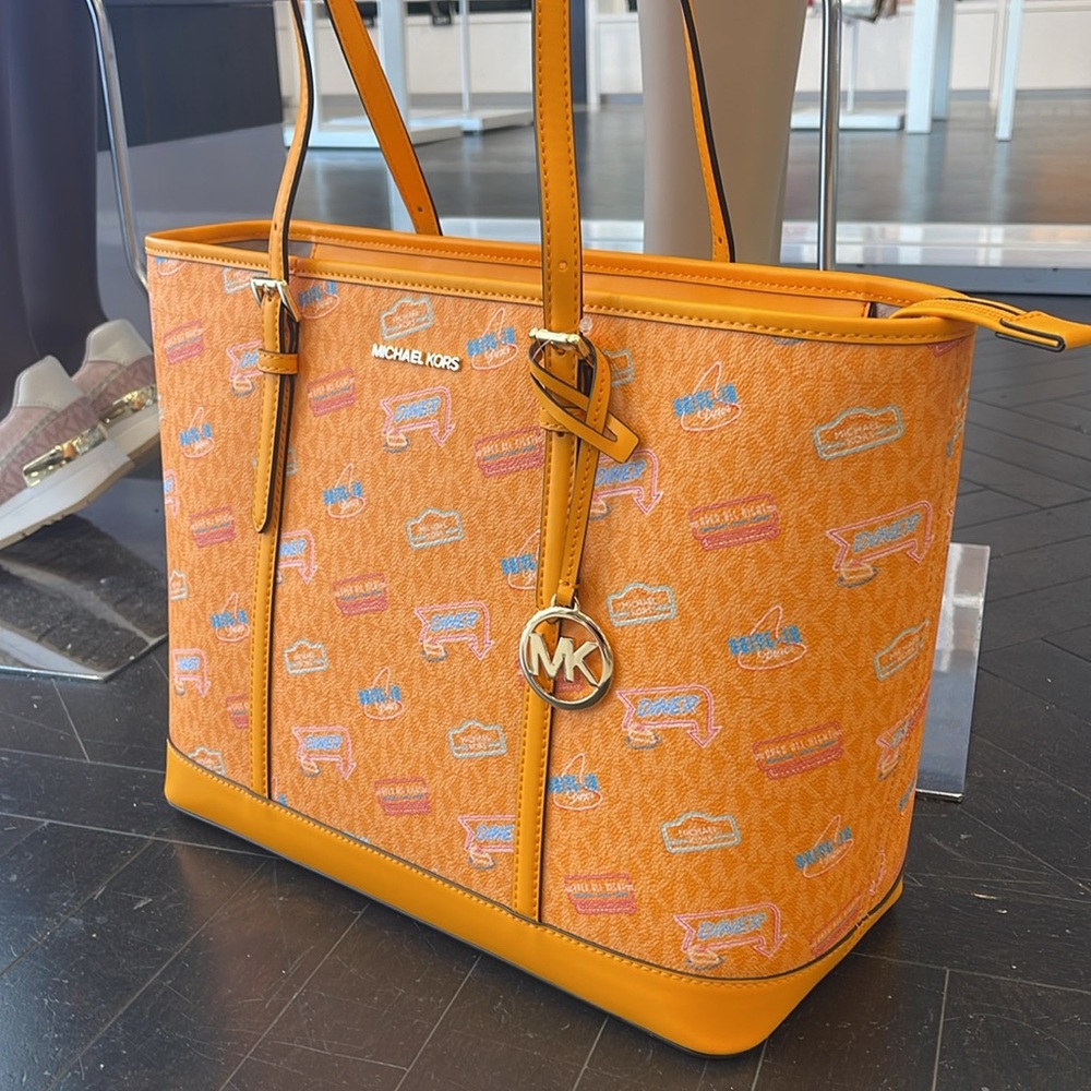 MICHAEL KORS Jet Set Large Printed Signature Logo Shoulder Tote Bag
POP ORANGE - Picture 15 of 16